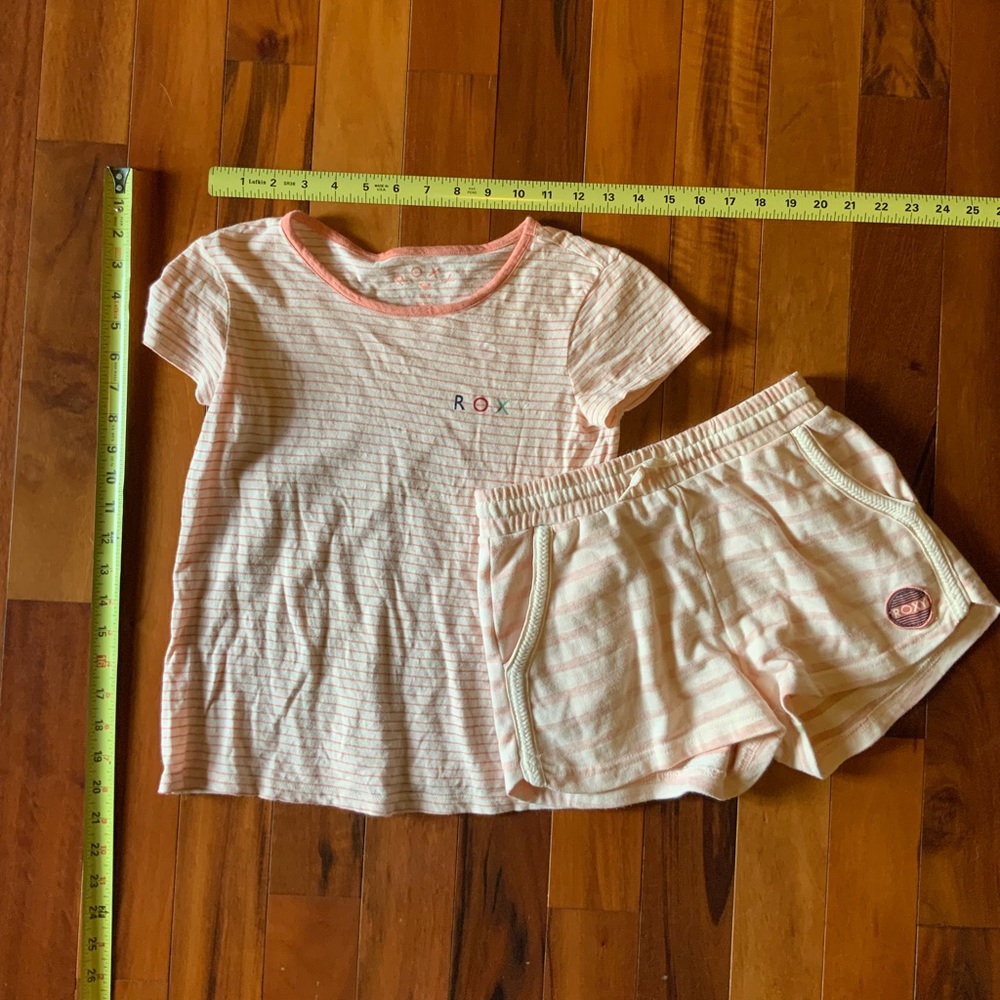 Roxy girl’s matching t shirt and shorts set